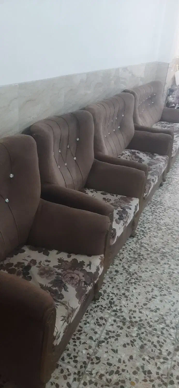 مبل ۷نفره و میز عسلی تمیز  میز تلویزیون جمعآ۴تومن|مبلمان خانگی و میز عسلی|رشت, سلیمانداراب|دیوار