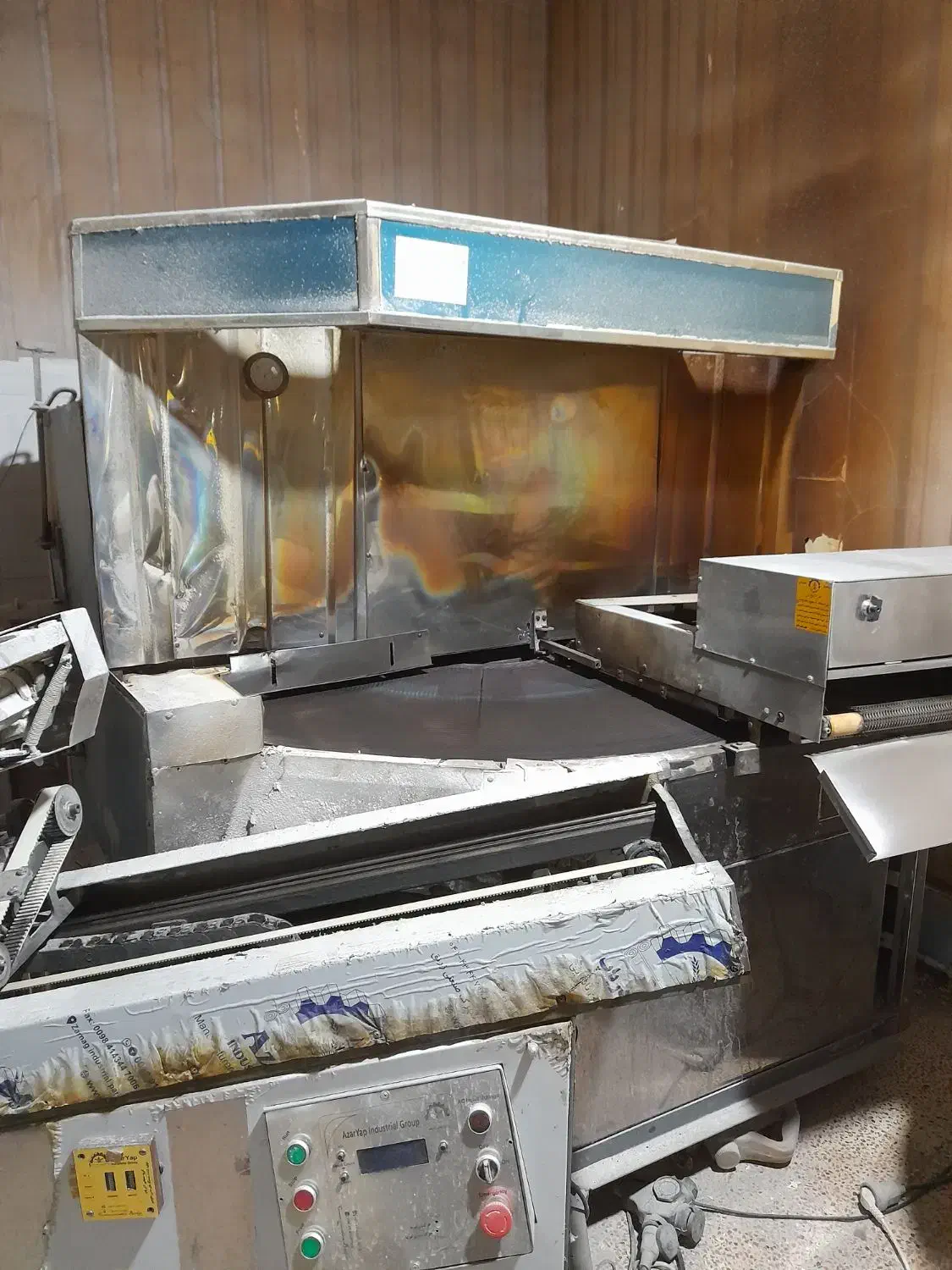 یک عدد دستگاه گردون|ماشین‌آلات صنعتی|سراب, |دیوار