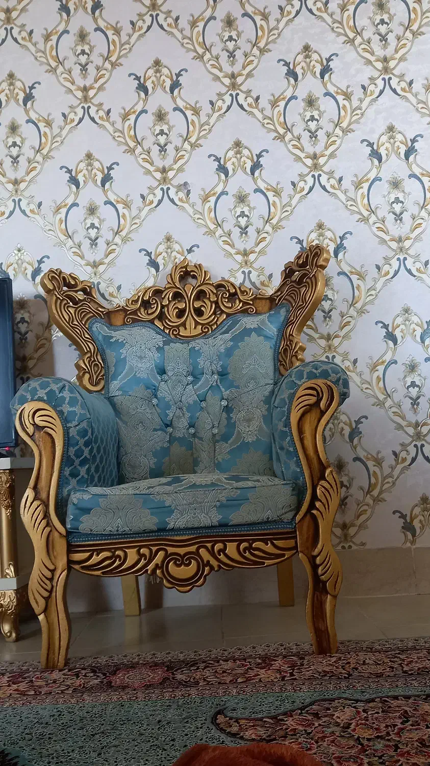 مبل سلطنتی ۷نفره همراه با میزعسلی ۳تای|مبلمان خانگی و میز عسلی|گرمسار, |دیوار