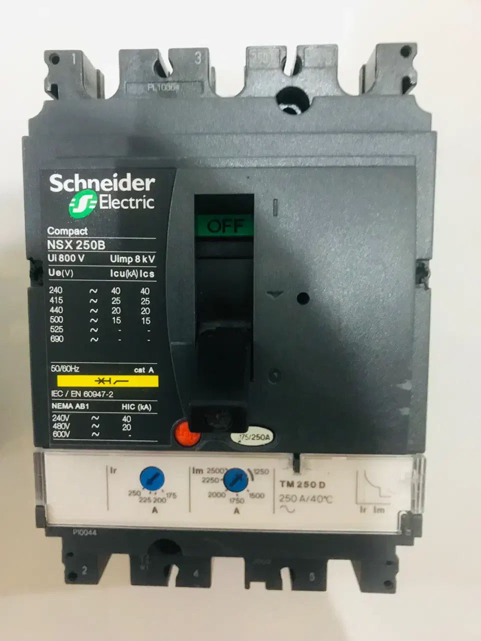 کلید اتوماتیک  اشنایدر و کانتکتور خازنی برندRK|ماشین‌آلات صنعتی|شاهین‌شهر, خانه کارگر|دیوار