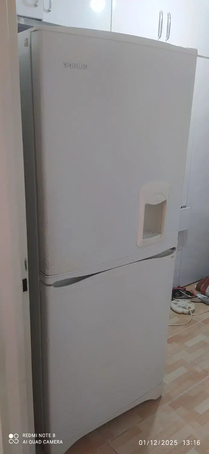 یخچال فریزر سرحمی اسنوا کارکرده 12000/000|یخچال و فریزر|بروجرد, |دیوار