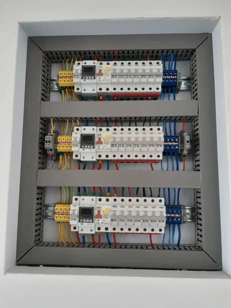 برقکار ساختمان نصب لاین نوری لاینر هوشمند سازی|خدمات پیشه و مهارت|بوشهر, |دیوار