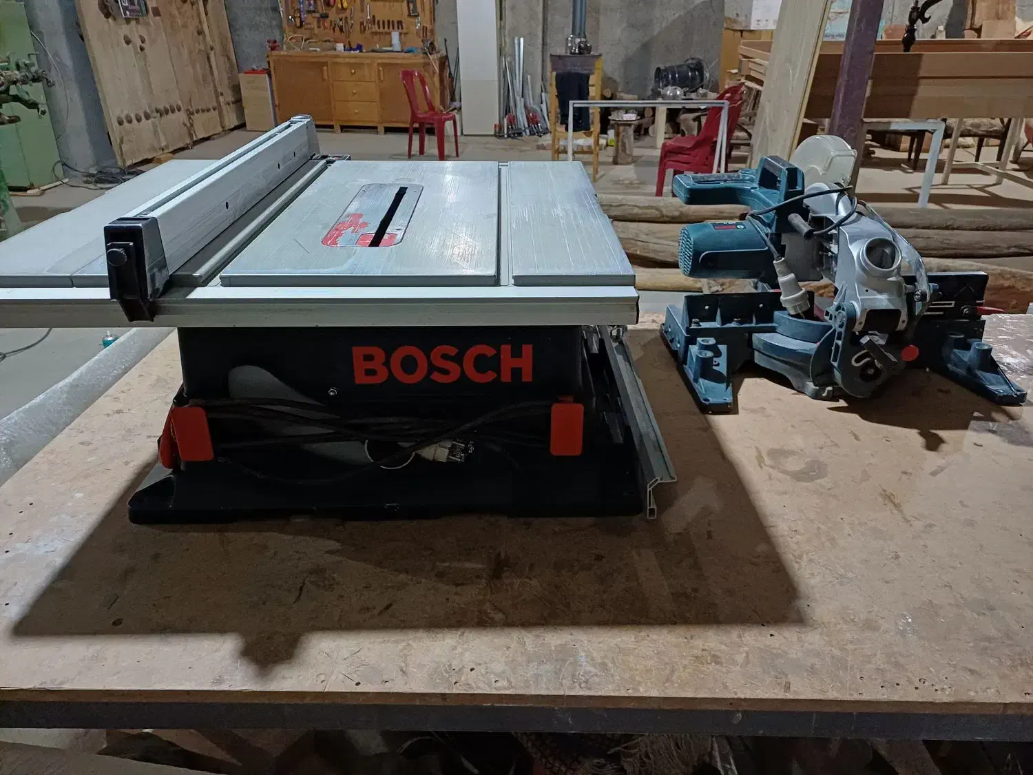 اره رومیزی و اره فارسی بر بوش آلمان|ماشینآلات صنعتی|بهار, |دیوار