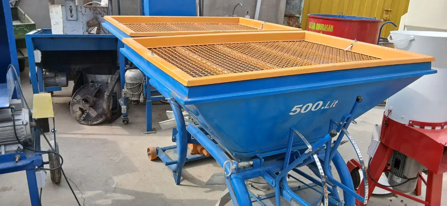 دستگاه بذرپاش و کودپاش تراکتوری|ماشین‌آلات صنعتی|نجف‌آباد, حومه نجف آباد|دیوار