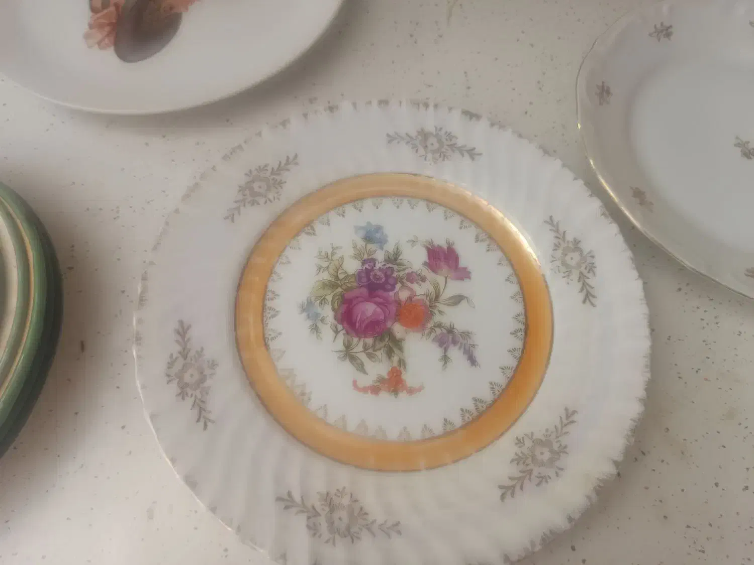 ظروف قدیمی|کلکسیون اشیاء عتیقه|یزد, |دیوار