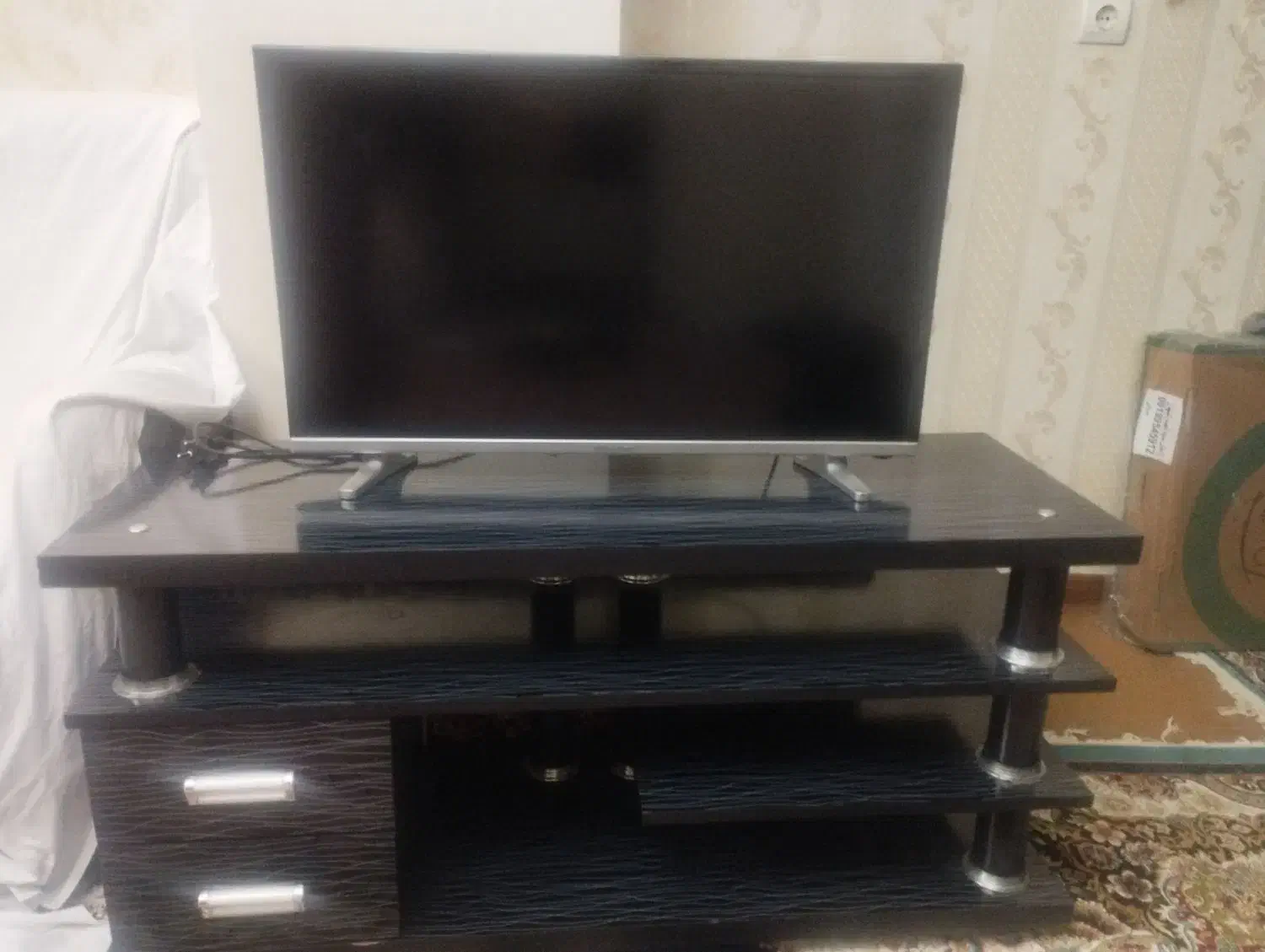 تلویزیون و میز تلویزیون|تلویزیون و پروژکتور|زنجان, |دیوار