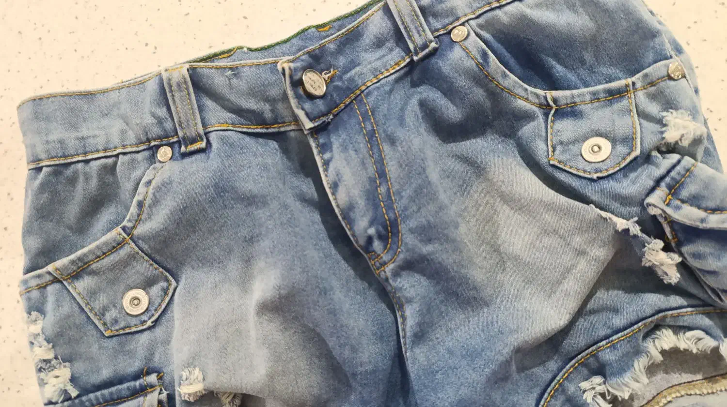 لباس لی تولد|لباس|بومهن, |دیوار