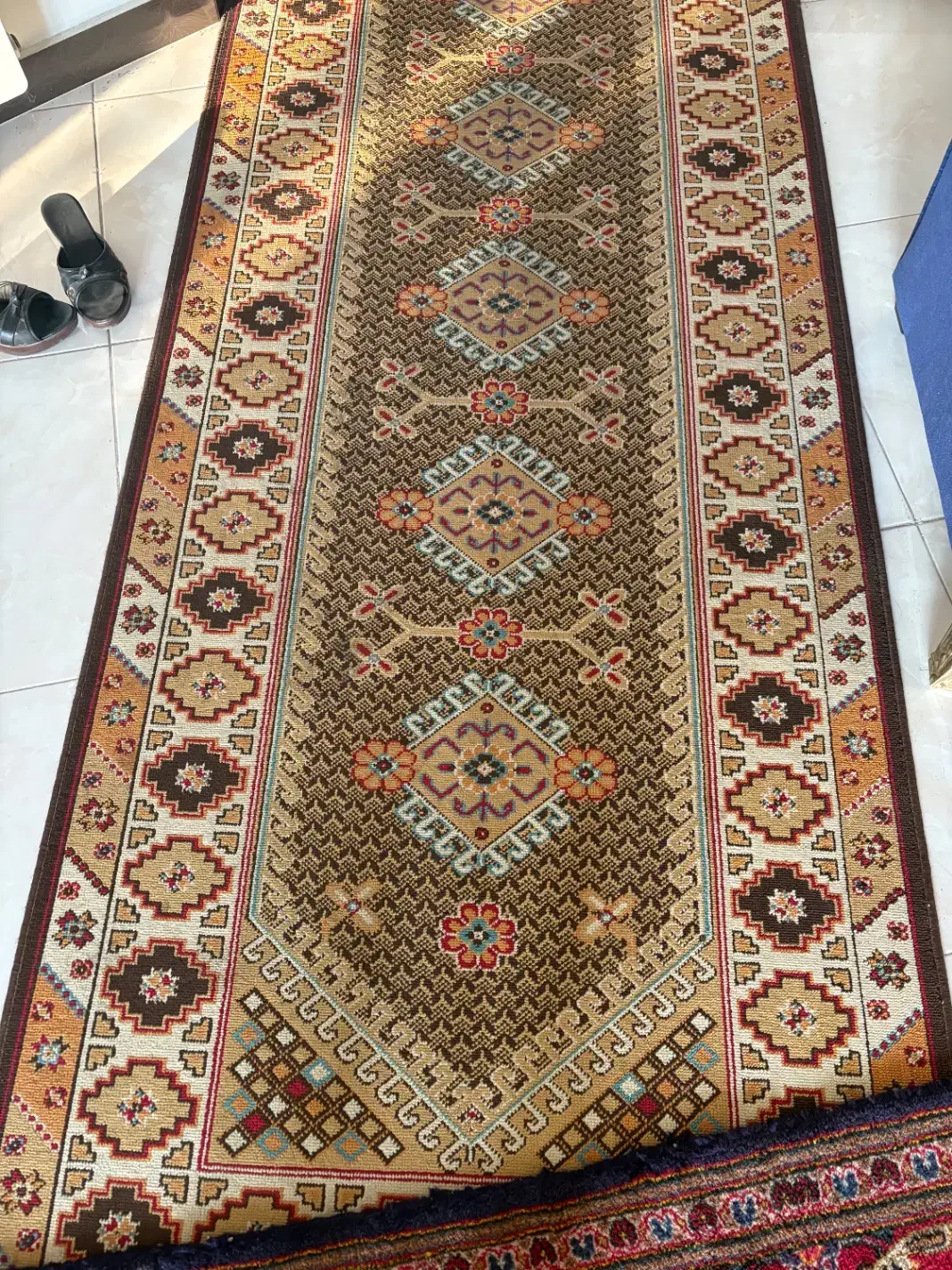 تعدادی فرش شش متری و نه متری|فرش|رشت, سعدی (تختی)|دیوار