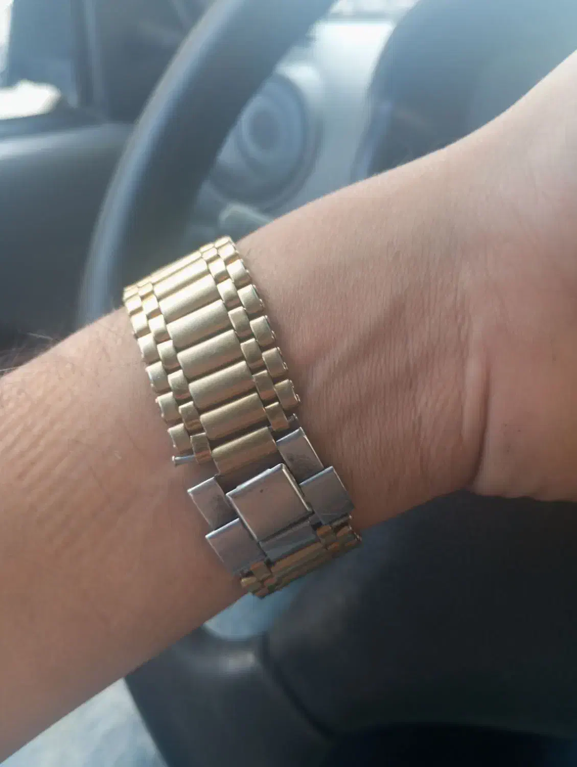 ساعت|ساعت|تربتحیدریه, میدان مرکزی|دیوار