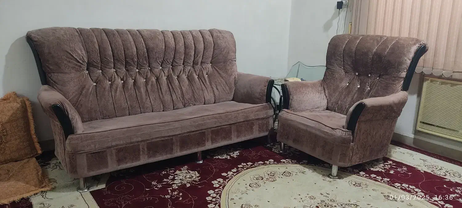 مبل هفت نفره تمیز و سالم همراه با گل میز|مبلمان خانگی و میز عسلی|ریز, |دیوار