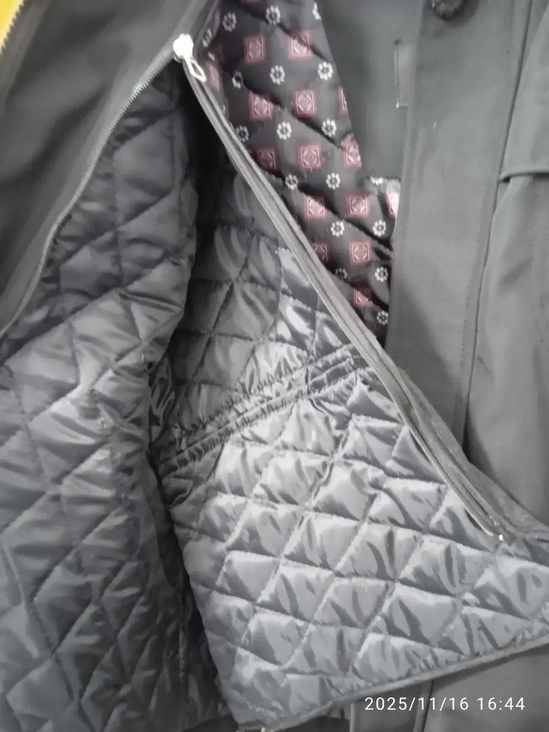 کاپشن|لباس|سقز, |دیوار