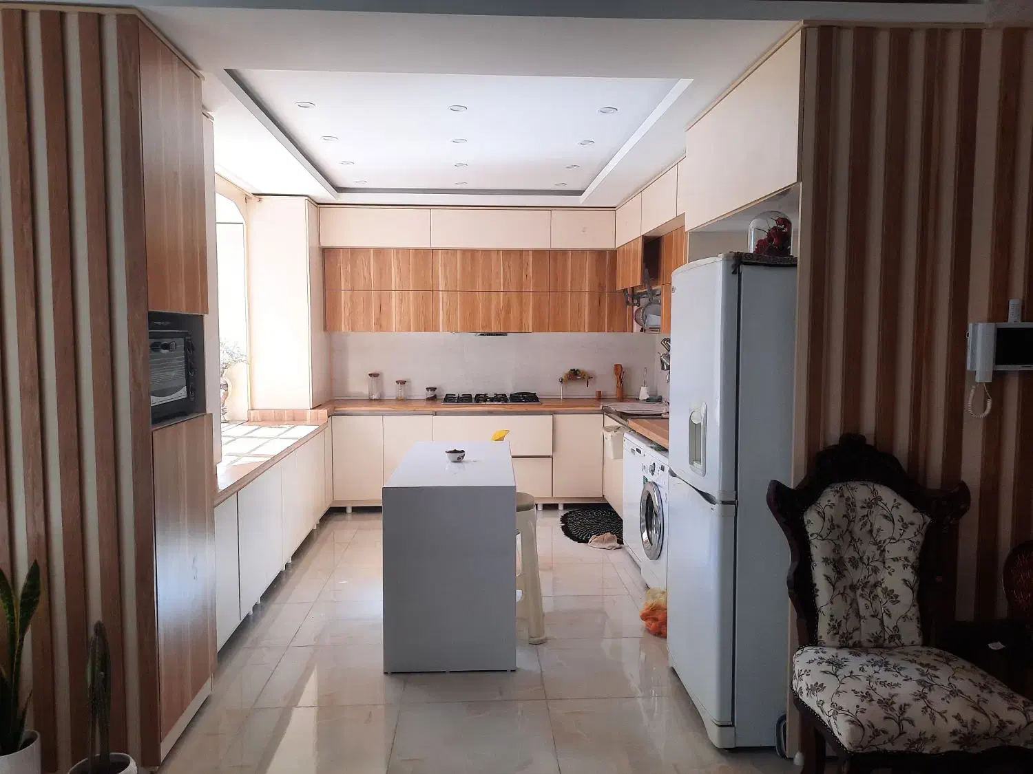 فروش منزل شیک برخیابان اصلی|فروش خانه و ویلا|زرقان, |دیوار