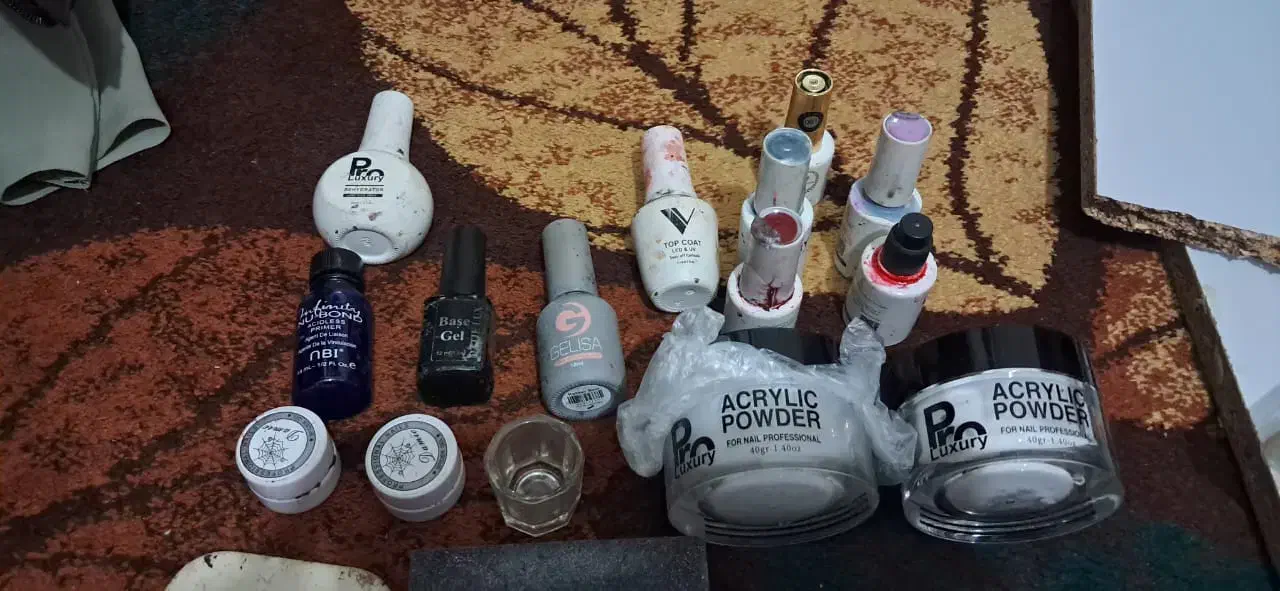 وسایل کاشت ناخن|آرایشگاه و سالنهای زیبایی|بروجرد, |دیوار