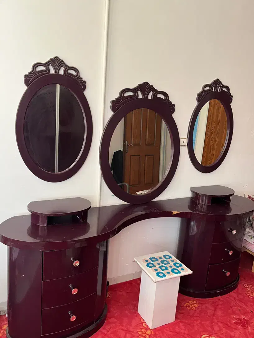 میز ارایش و کمد|تخت و سرویس خواب|یزد, |دیوار