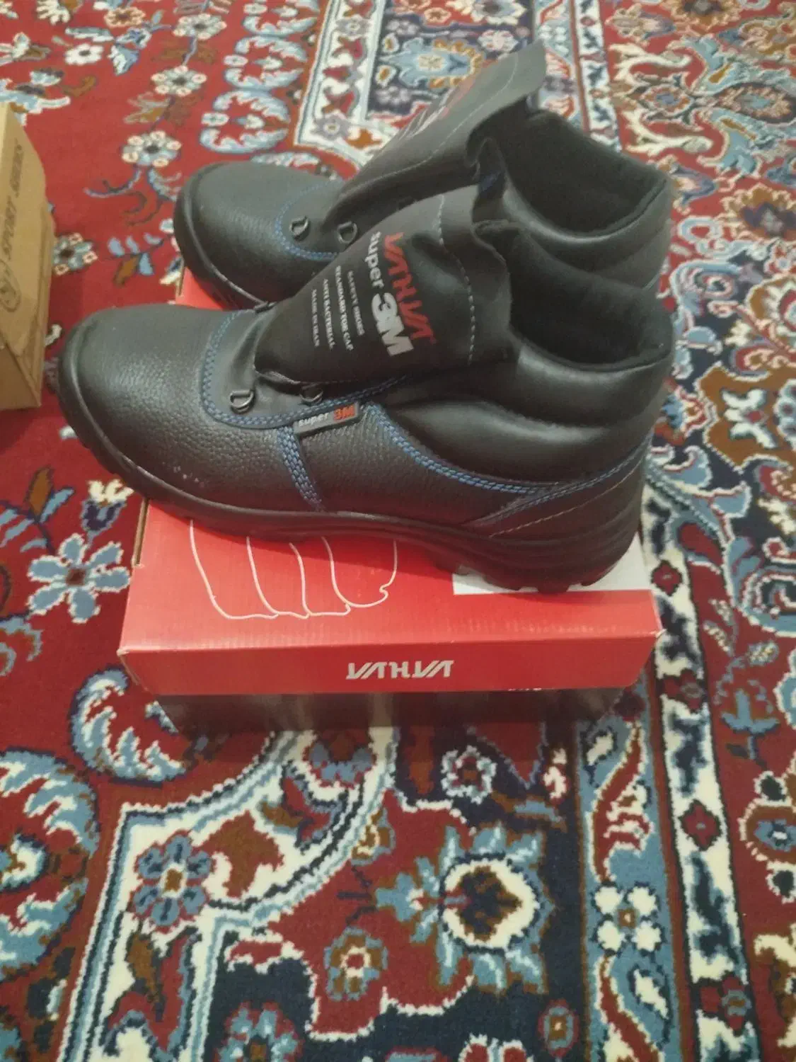 کفش کار نو|کیف، کفش، کمربند|زنجان, |دیوار