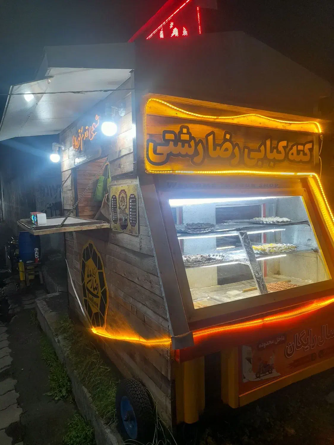 دکه چوبی|اجارهٔ مغازه و غرفه|رشت, امین الضرب|دیوار