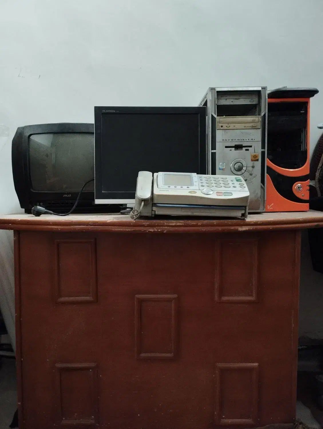 تعدادی لوازم منزل بکارهرکی میادپیام بده قیمت بدم|حراج|زاهدان, |دیوار