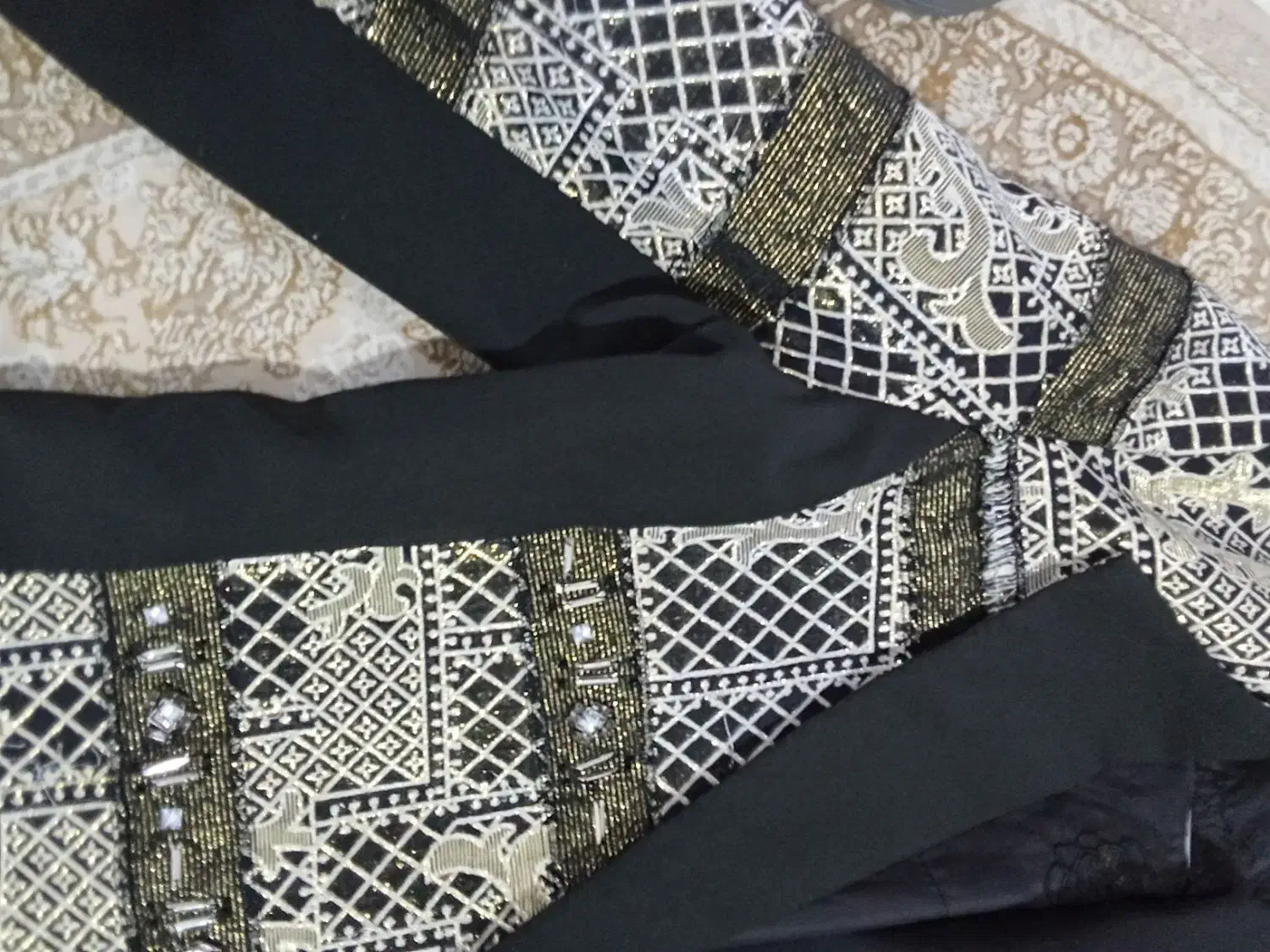 مانتو سنگدوزی شده و چادر|لباس|ساوه, |دیوار