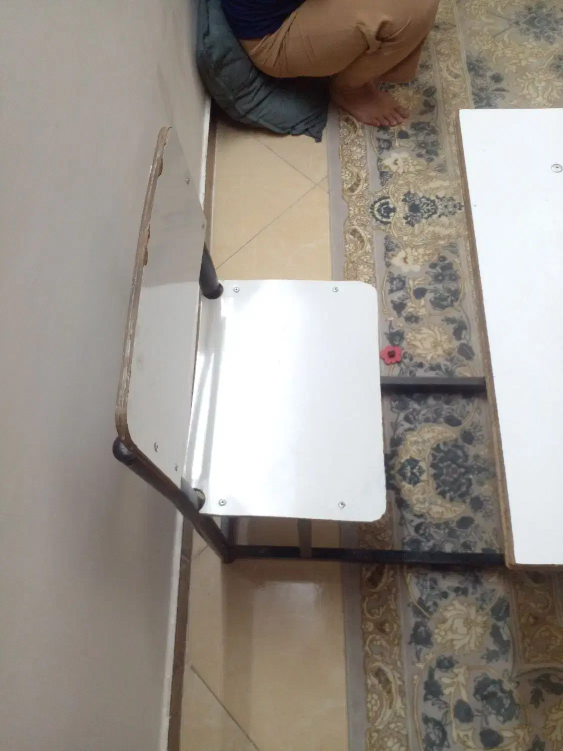 میز تحریر فلزی|میز تحریر و کامپیوتر|تربت جام, تیپ ۳۸ زرهی تربت جام|دیوار