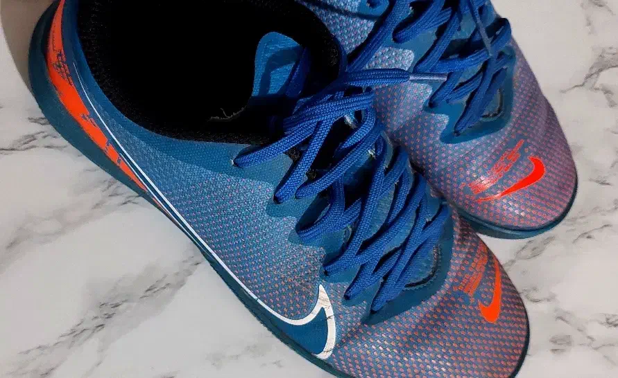 کتونی فوتبال|کیف، کفش، کمربند|شیروان (خراسان), |دیوار