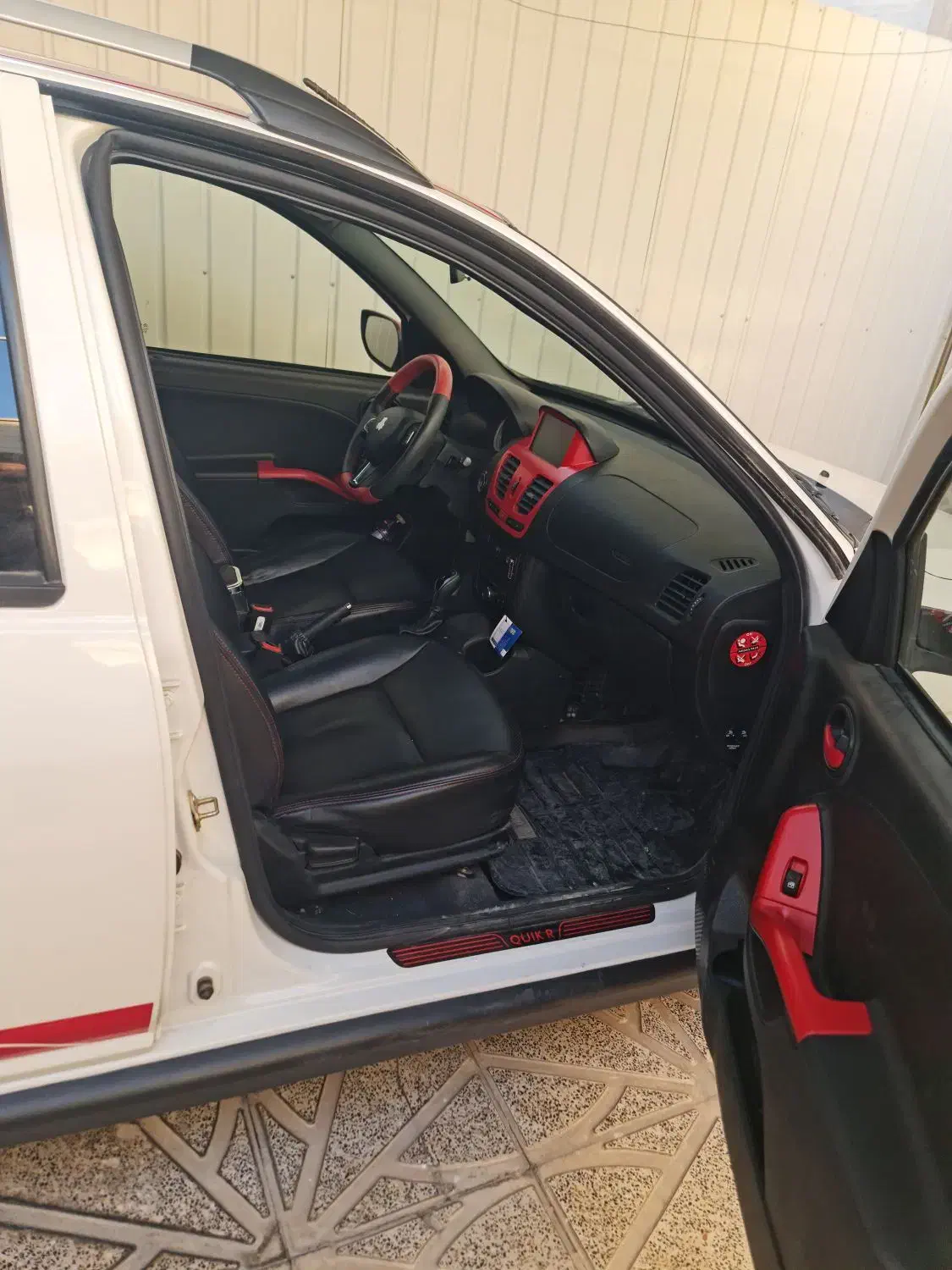 کوییک R سفید قرمز اتومات آپشنال|خودرو سواری و وانت|کرمانشاه, |دیوار