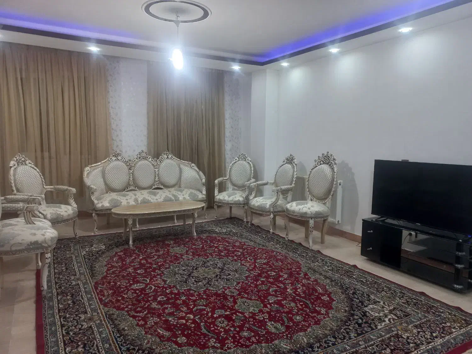 واحد آپارتمان مبله فول امکانات ودارای پارکینگ|اجارهٔ کوتاه‌مدت آپارتمان و سوئیت|ملایر, |دیوار
