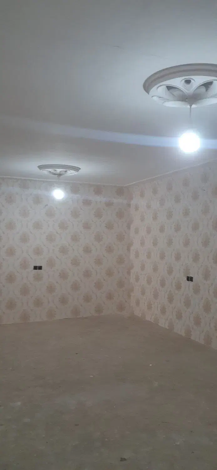 حیاط دو طبقه به رهن داده می‌شود|اجارهٔ خانه و ویلا|خوی, |دیوار