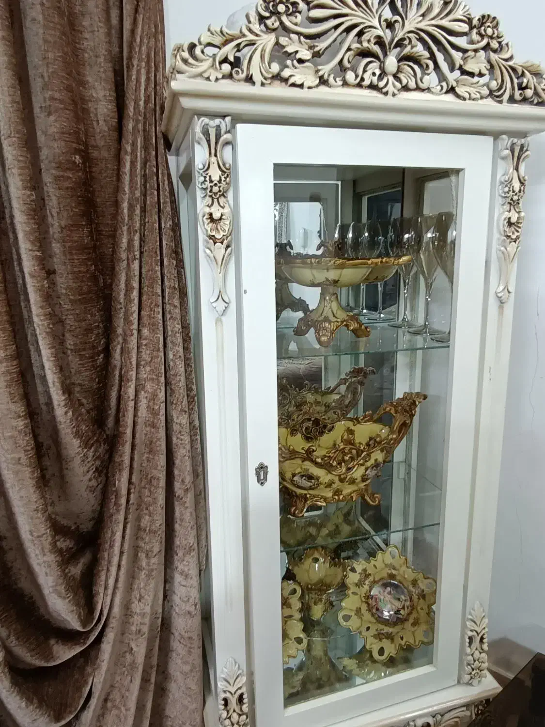 بوفه وظروف پذیرایی و آینه و میز تلویزیون|آینه|کاشمر, |دیوار