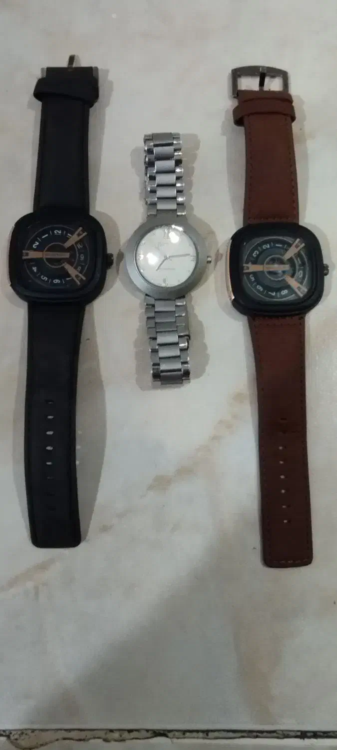 سه عدد ساعت مچی|ساعت|قدس, شهر‌قدس|دیوار