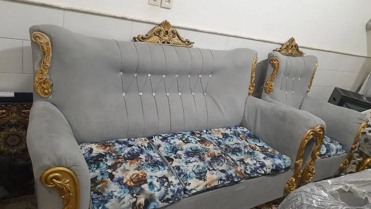 مبل|مبلمان خانگی و میز عسلی|کاشان, گریه|دیوار