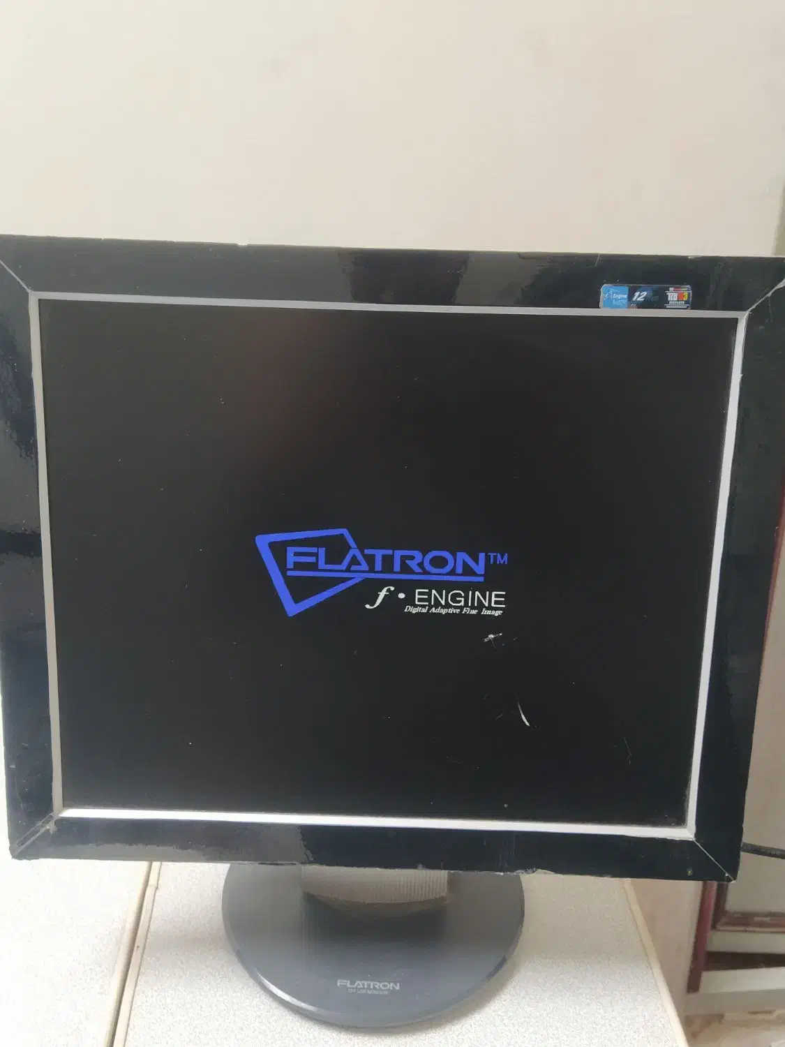 مانیتور ـ میز کامپیوترـ صندلی|میز تحریر و کامپیوتر|همدان, |دیوار