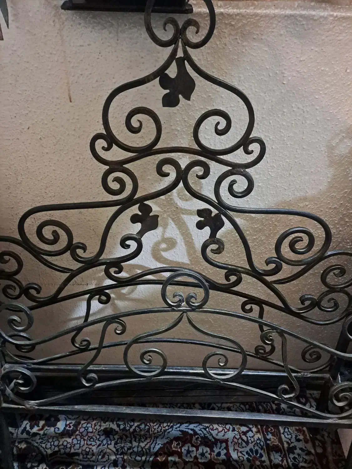 تخت یک نفره فلزی فرفورژه|تخت و سرویس خواب|رشت, باهنر|دیوار