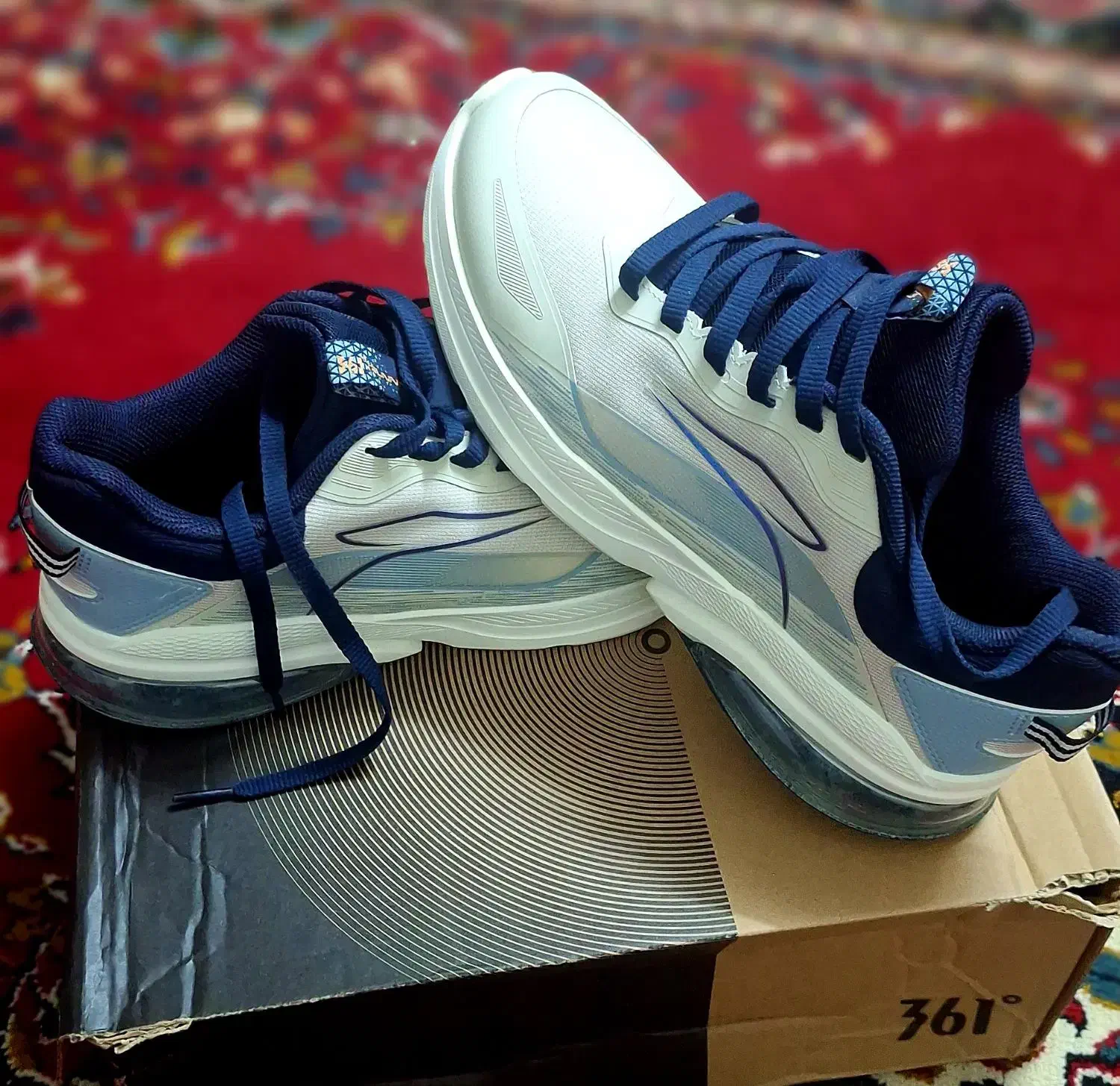 کتونی ۳۶۱|کیف، کفش، کمربند|ری, دیلمان|دیوار