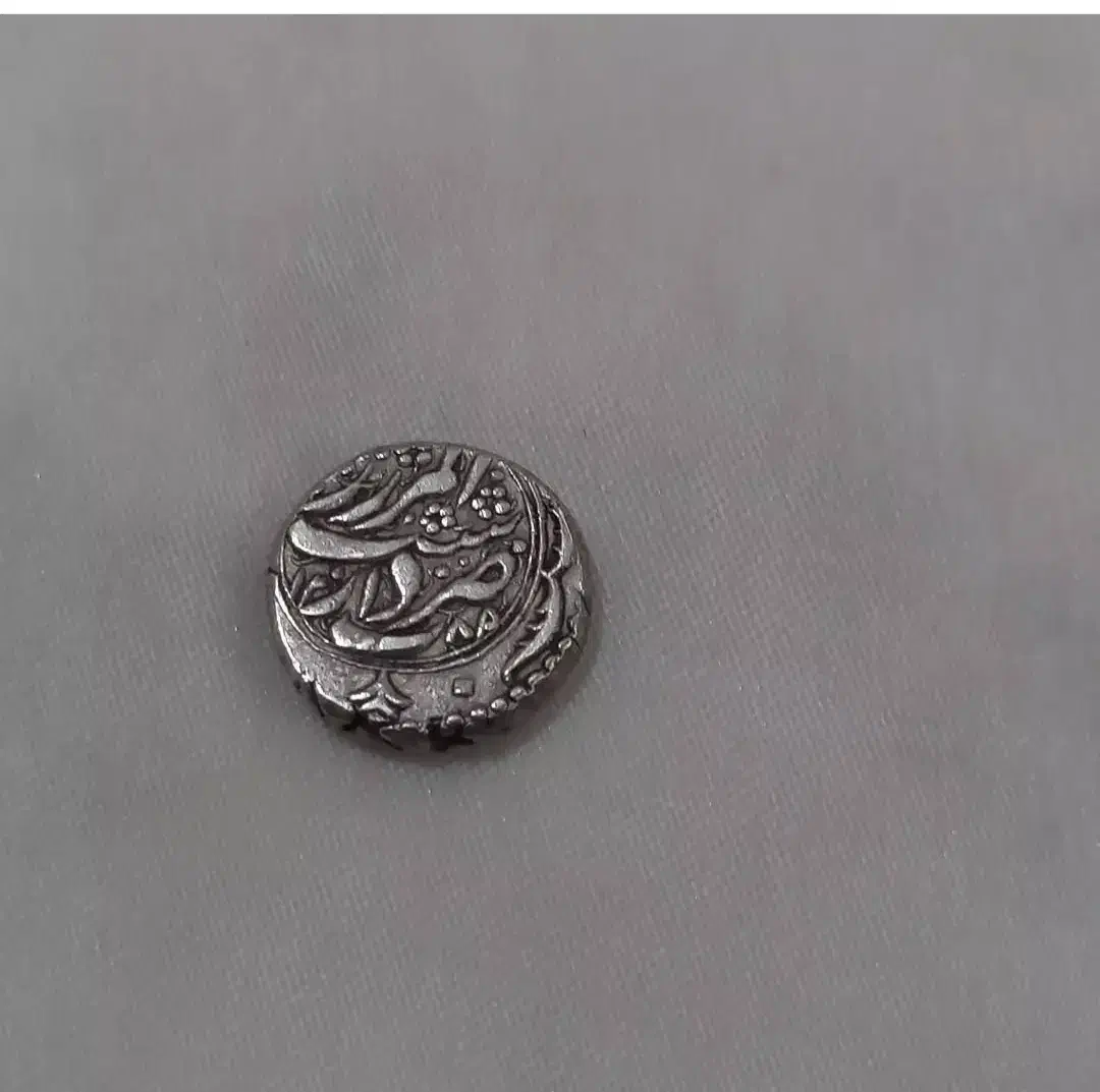 سکه نقره|کلکسیون اشیاء عتیقه|لاهیجان, انقلاب|دیوار