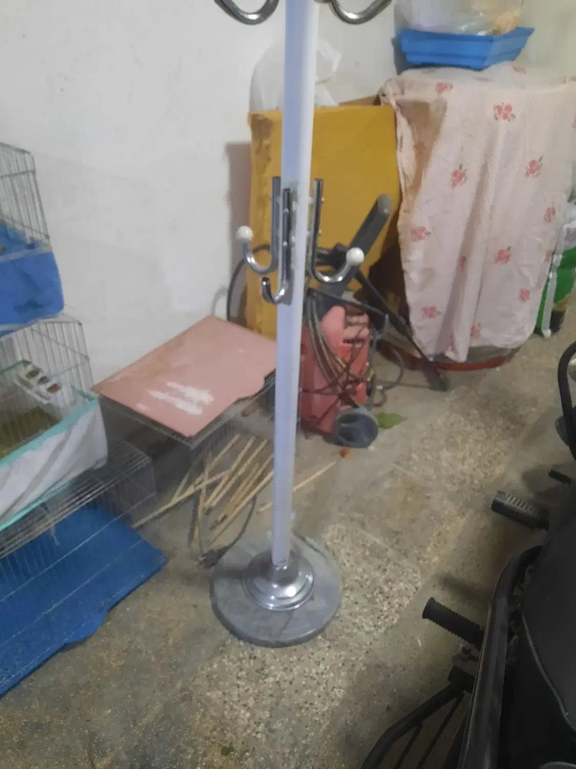 رخت اویز|بندرخت و رخت‌آویز|شیراز, فرگاز|دیوار