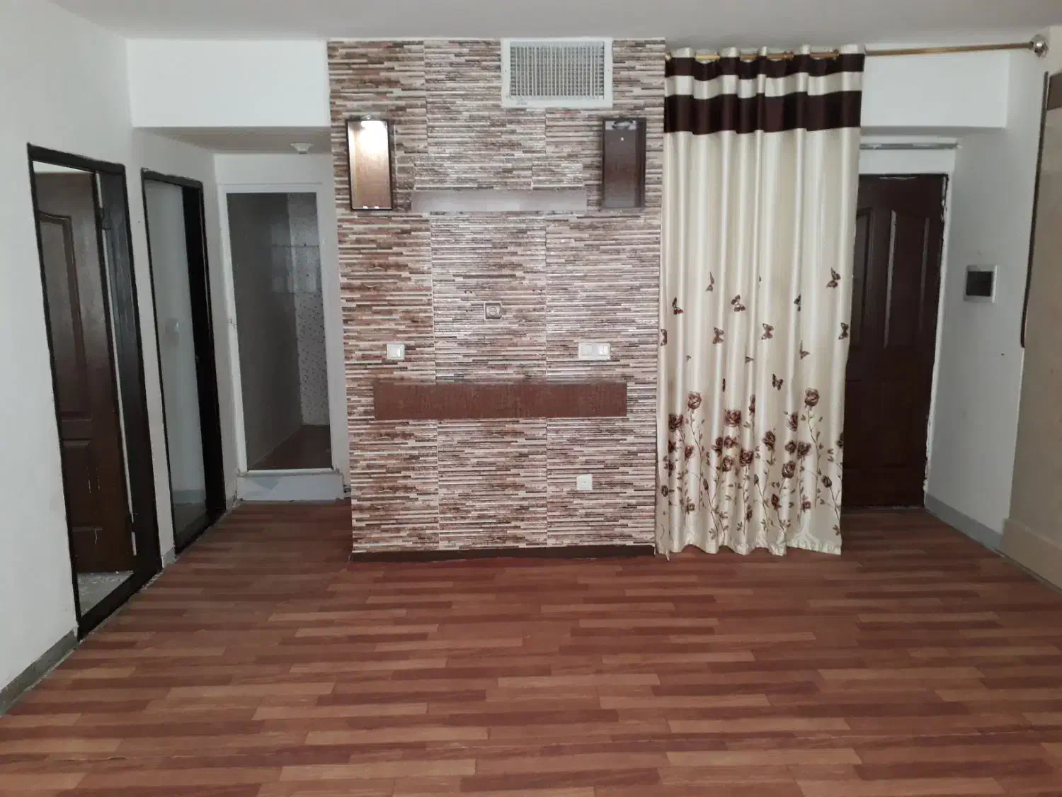 فروش آپارتمانی فلکه گاز طبقه اول..همراه با پارکینگ|فروش آپارتمان|بانه, |دیوار