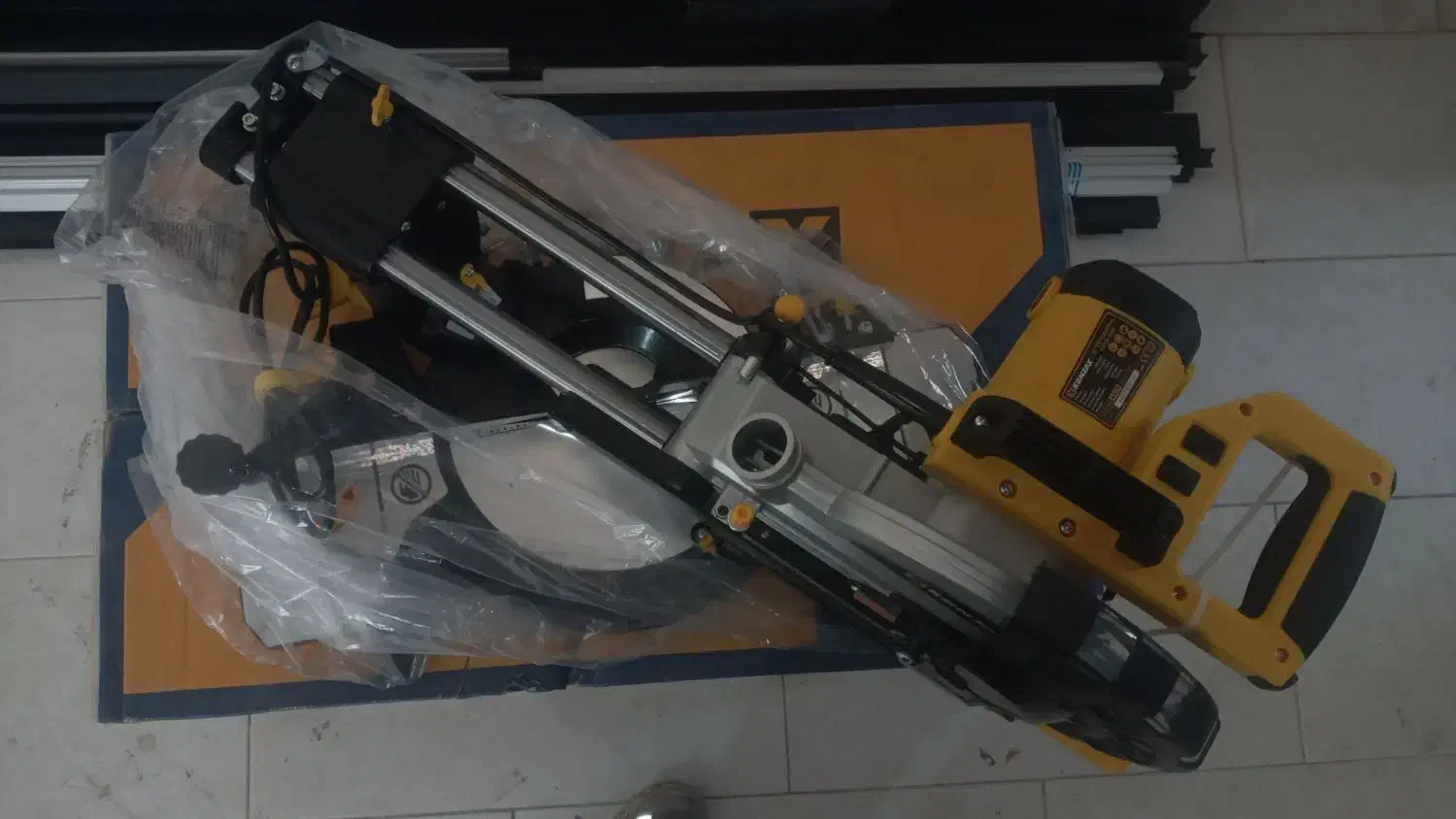 دو دستگاه فارسی بر 255 میلیمتر کنزاکس|ماشین‌آلات صنعتی|صدرا-فارس, فاز ۱|دیوار