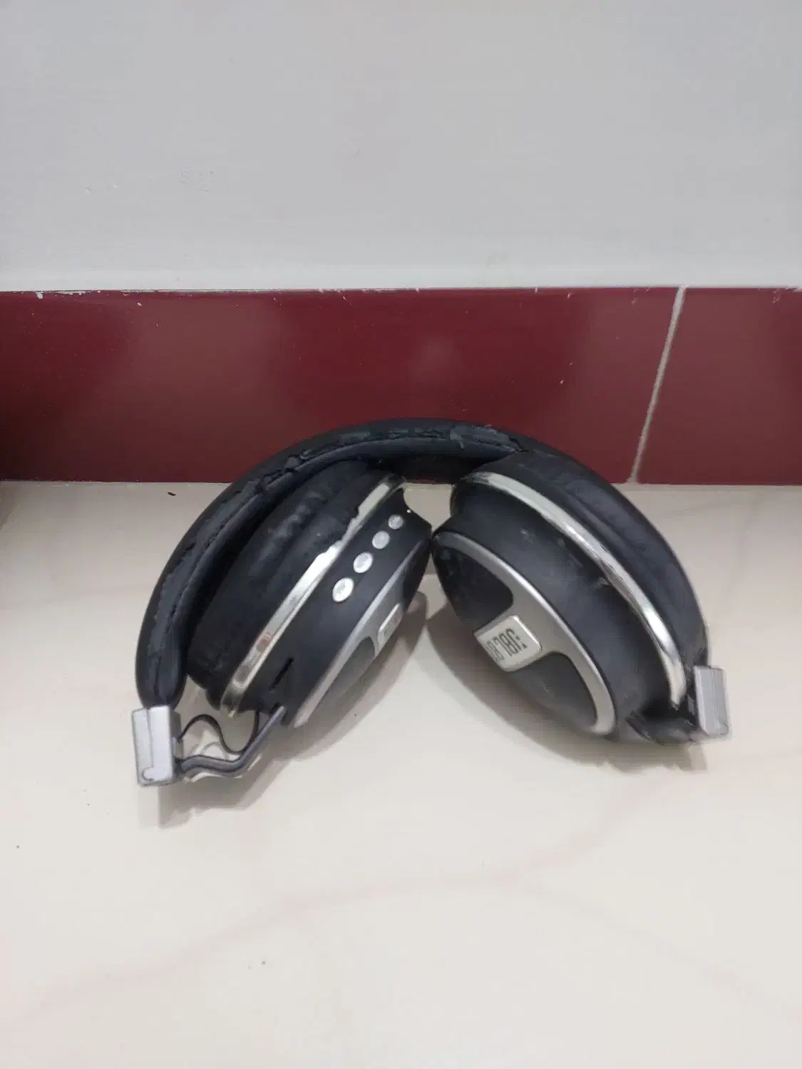 هدفون|پخشکننده همراه|طبس, |دیوار