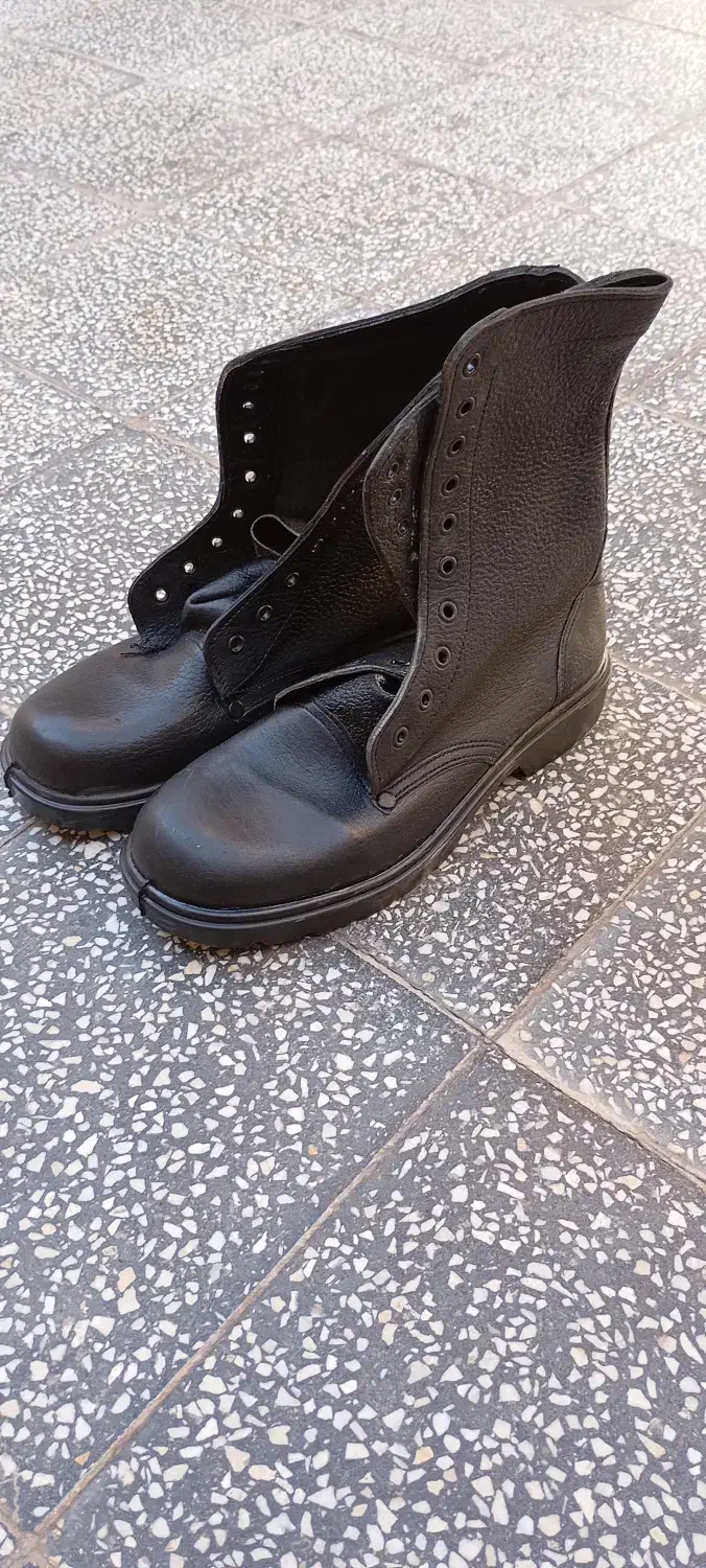 یک جفت پوتین تمام جرم|کیف، کفش، کمربند|آران و بیدگل, |دیوار