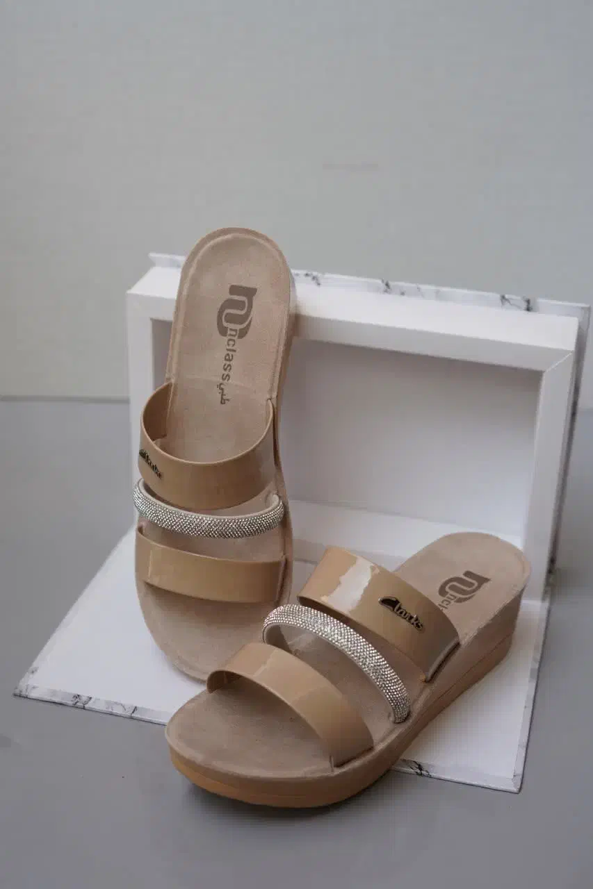 تولید کننده صندل و دمپایی در قم|کیف، کفش، کمربند|قم, بیست متری ولیعصر|دیوار