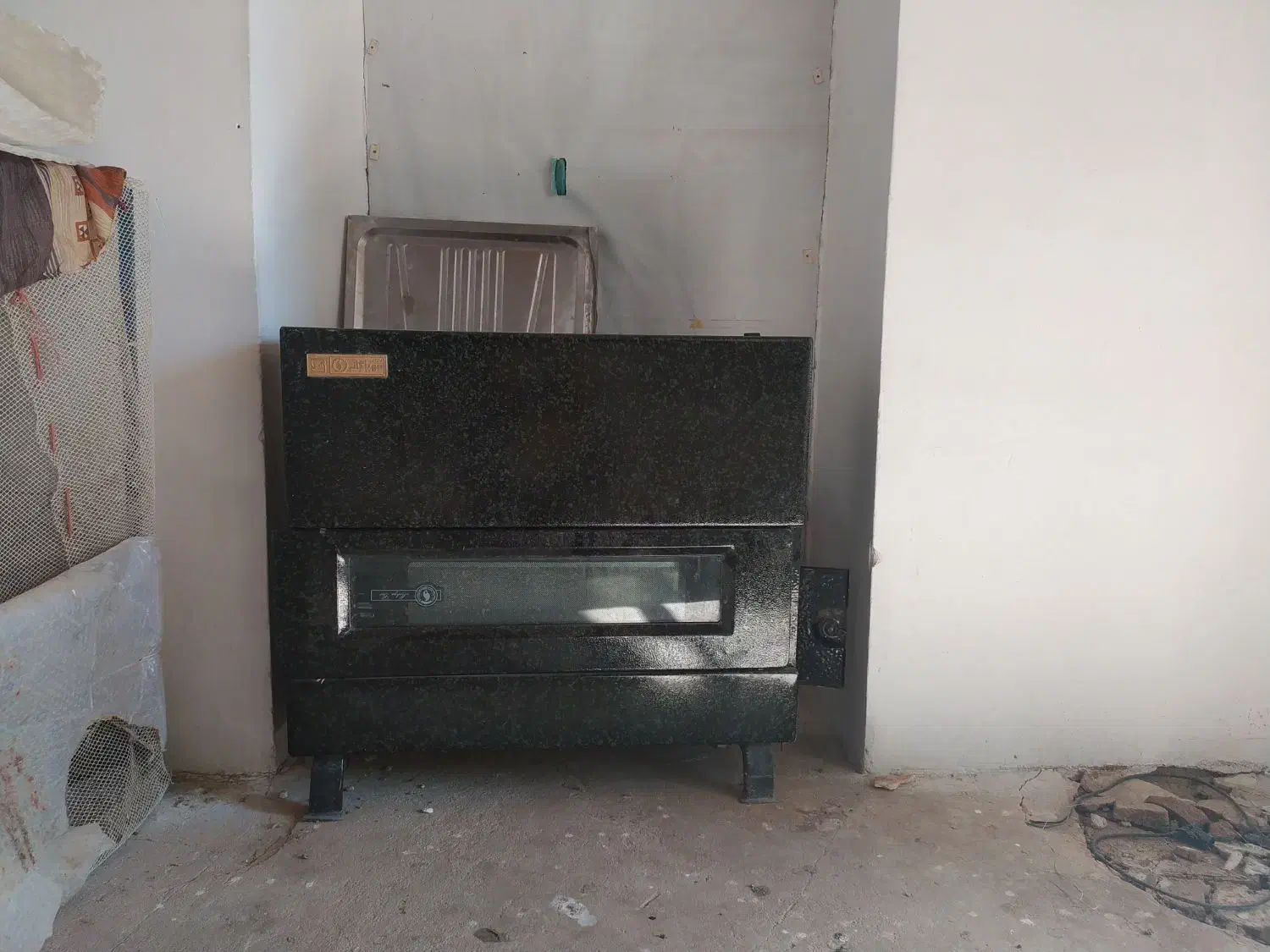 یک عدد بخاری به فروش میرسد|بخاری، هیتر، شومینه|بهار, |دیوار