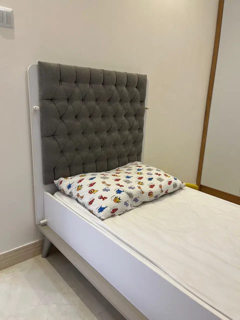 سرویس نوزاد نوجوان مدل لیوا آپادانا|تخت و سرویس خواب|رشت, آزادگان|دیوار