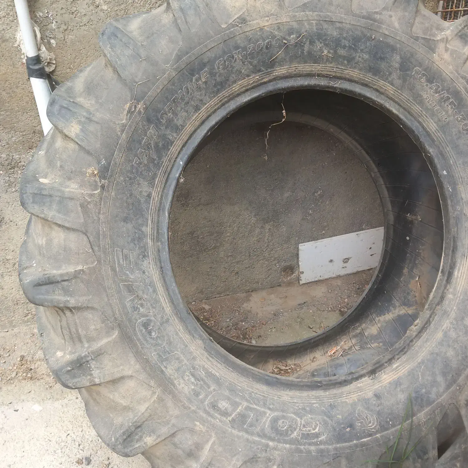 لاستیک عقب فرگوسن ۲۸۵ یه دانه|قطعات یدکی و لوازم جانبی|سیمین شهر, |دیوار