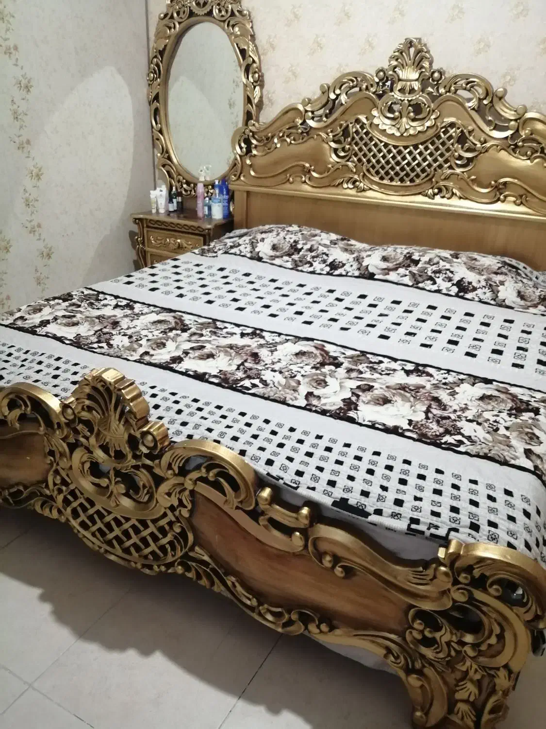 تخت خواب دونفره تمام چوب دست ساز با چوب راش|تخت و سرویس خواب|شاهین‌شهر, گرگاب|دیوار