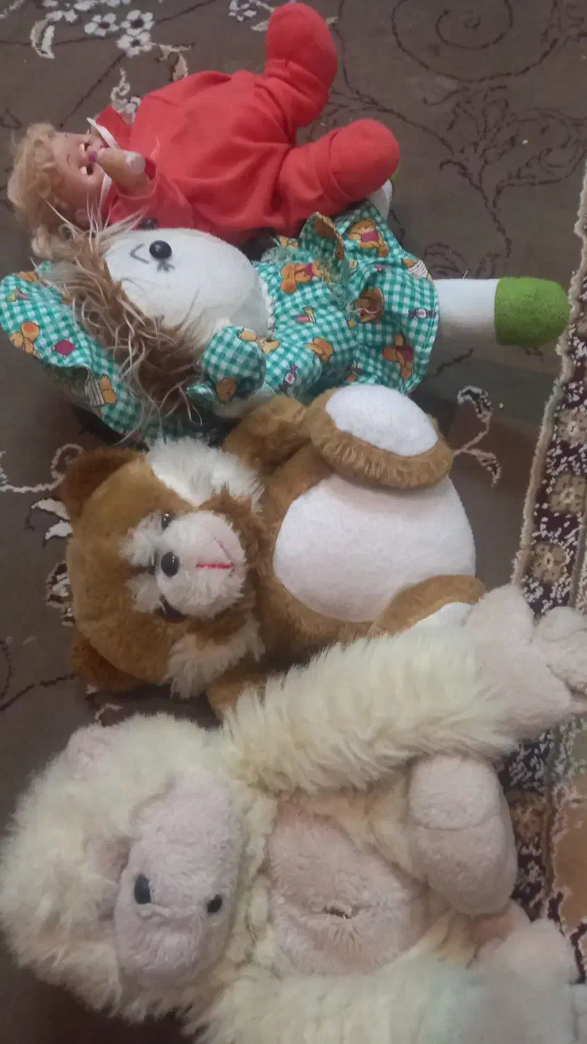 ۴ تا عروسک سالم وتمیز فقط فقط۲۵۰ هزار تومان|اسباب‌بازی بچه|خمینی‌شهر, |دیوار