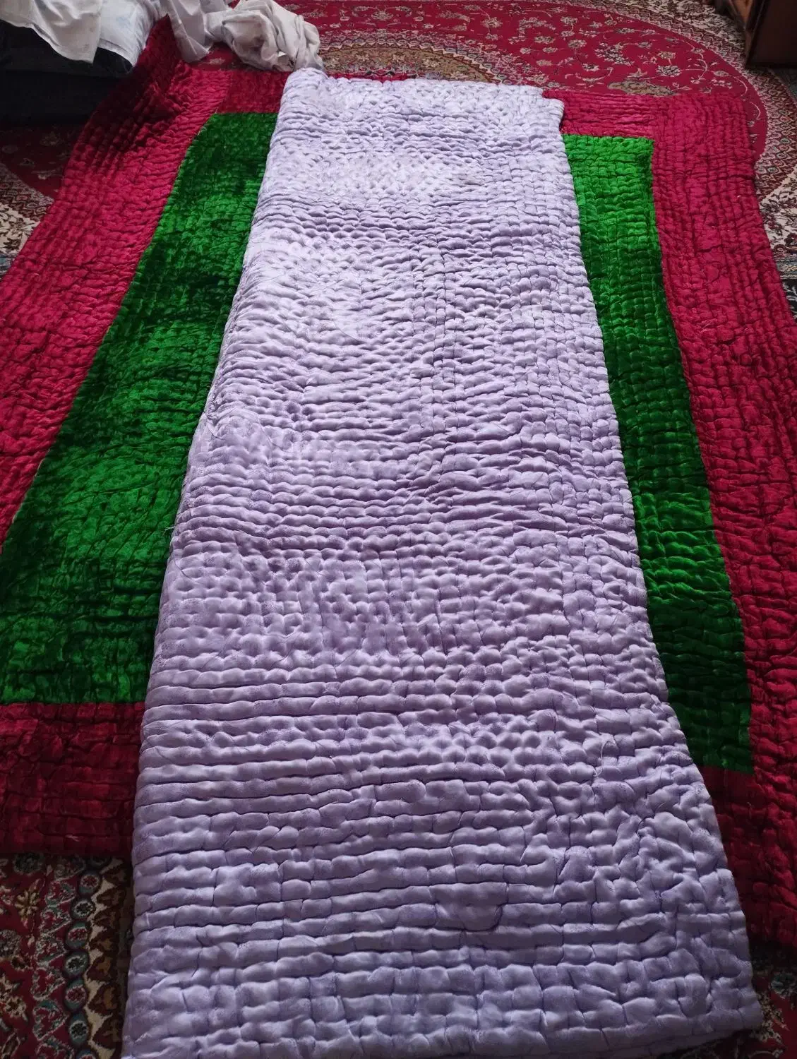 لحاف|رختخواب، بالش، پتو|برخوار, |دیوار