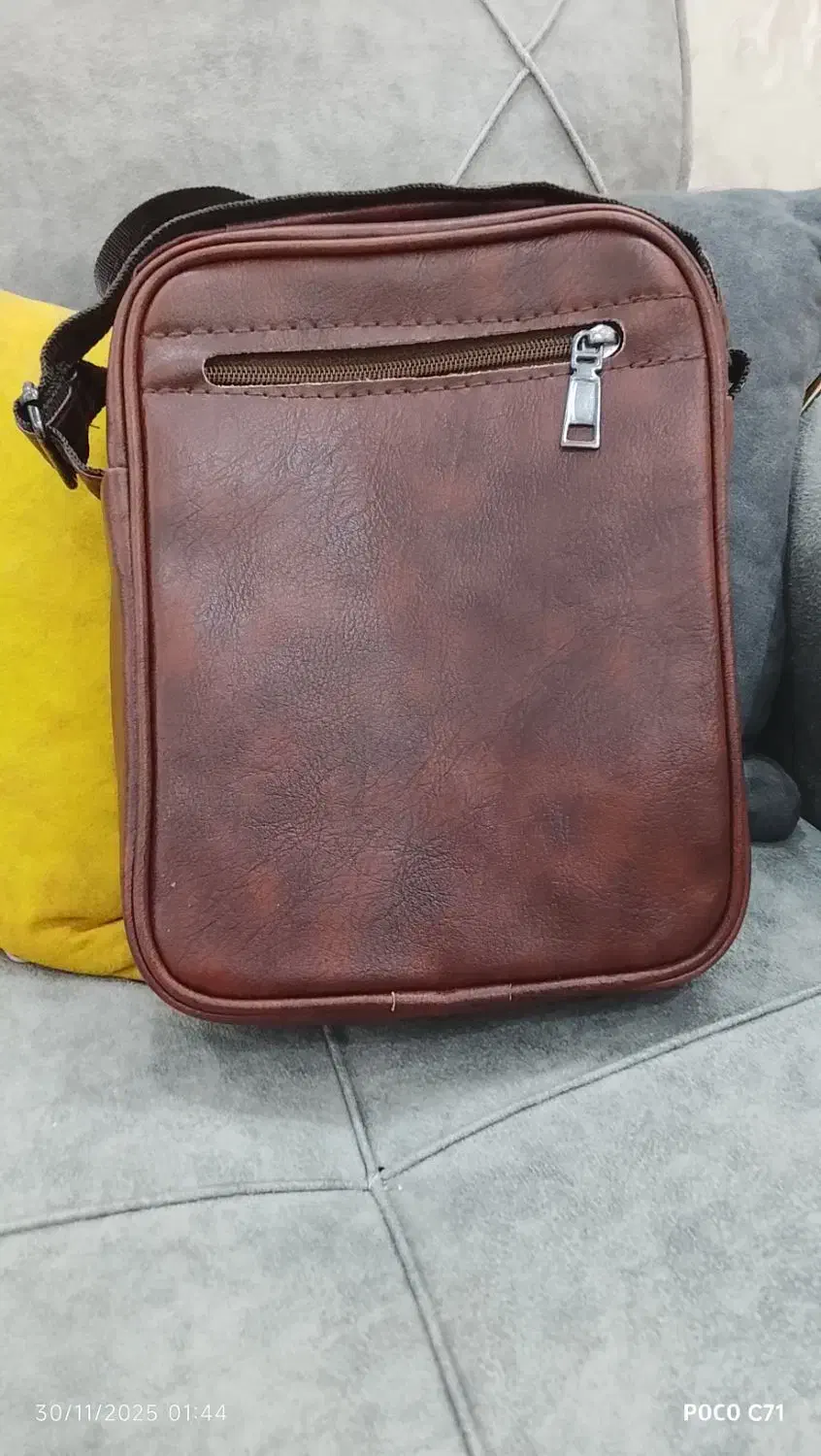 کیف|کیف، کفش، کمربند|رباط‌کریم, رباط‌کریم|دیوار