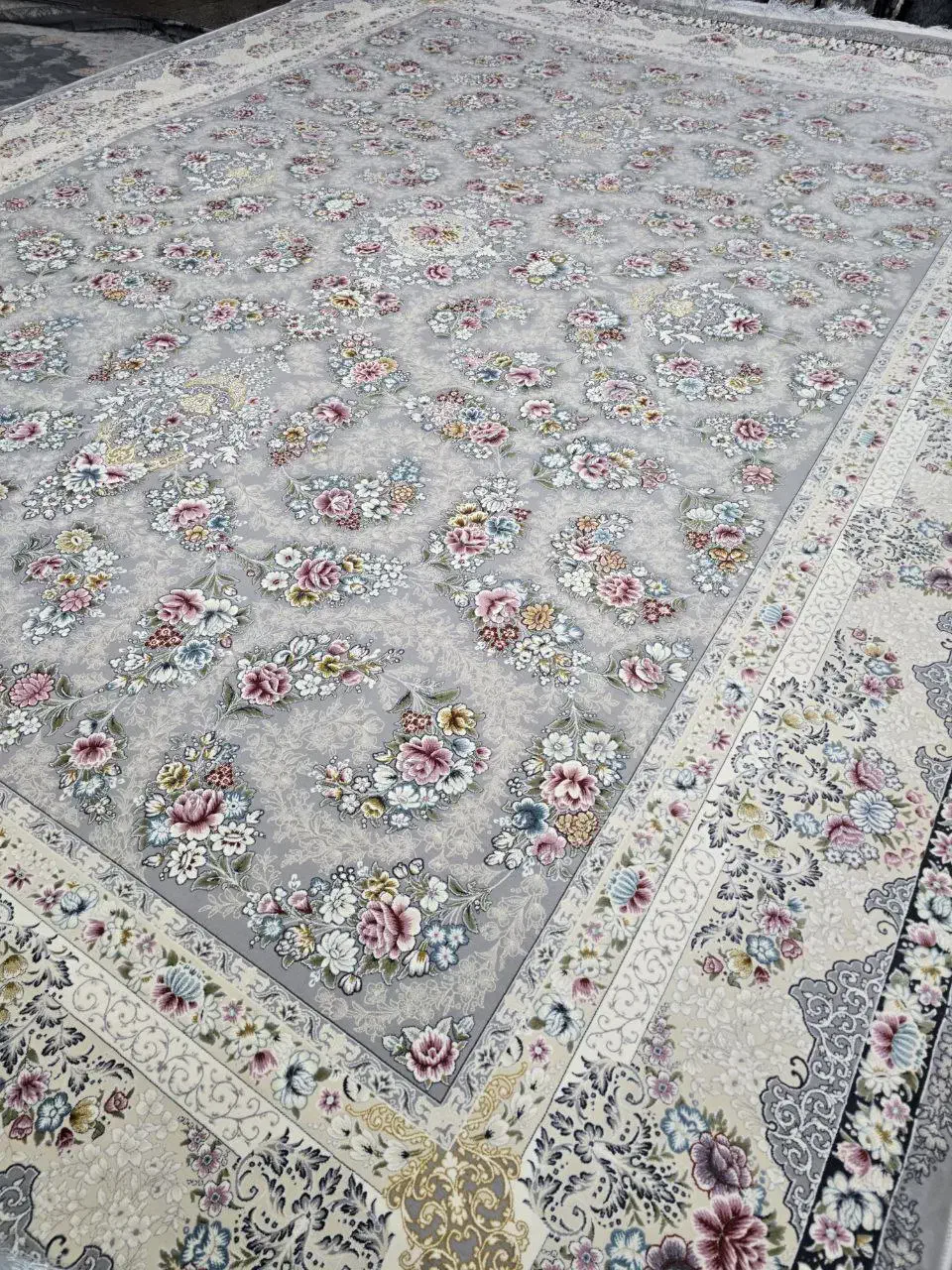 فرش های تخفیفی ۱۲۰۰شانه زیر قیمت کل بازار|فرش|مریوان, |دیوار