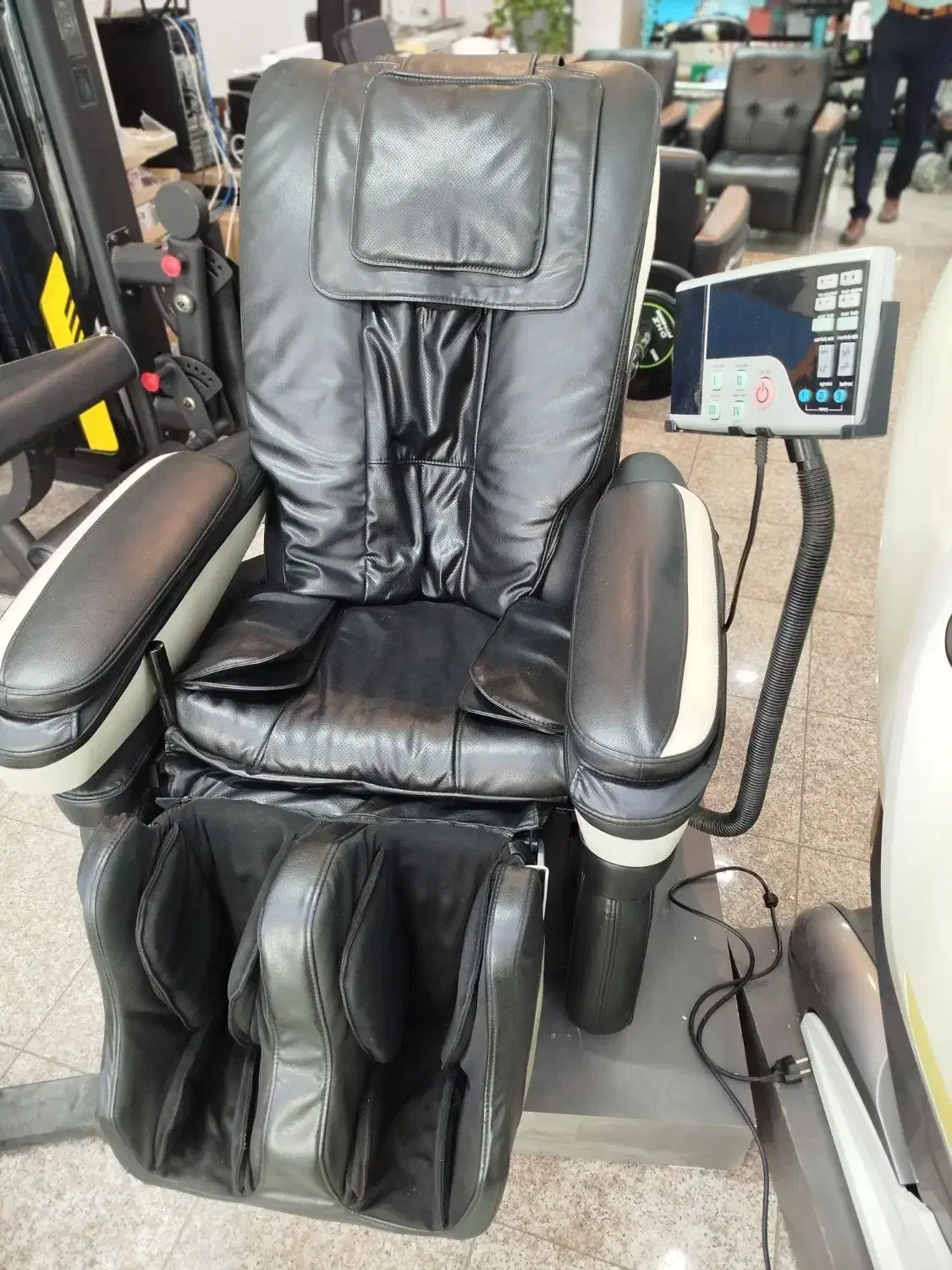 صندلی ماساژور قدیمی سالم  فروش نقدی|تجهیزات ورزشی|مشهد, سعد آباد|دیوار