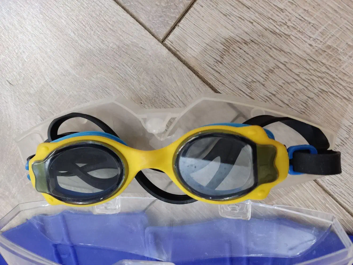 فین شنا و عینک|غواصی و ورزش‌های آبی|فردیس, منظریه|دیوار